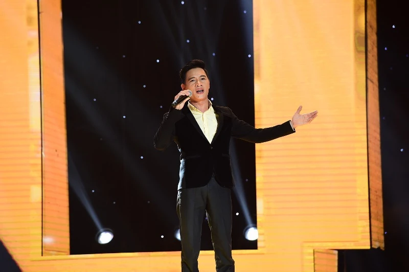 Thần tượng Bolero: 'Chàng trai ngân hàng khiến cả bốn HLV giành giật là ai?' ảnh 4