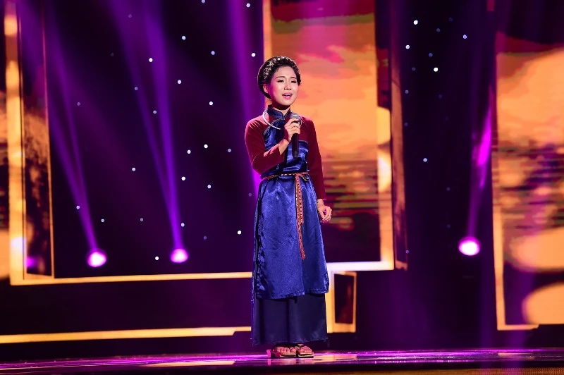 Thần tượng Bolero: 'Chàng trai ngân hàng khiến cả bốn HLV giành giật là ai?' ảnh 8