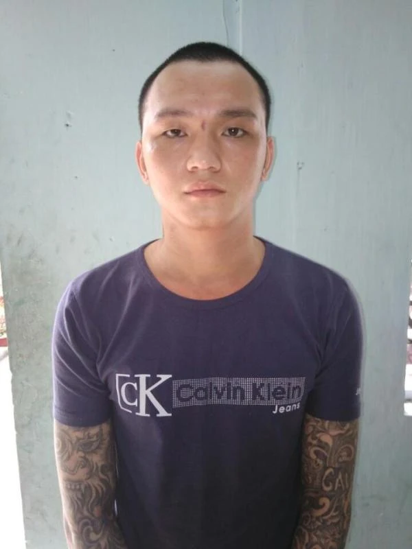 Truy đuổi qua nhiều tuyến đường bắt nghi phạm mua bán ma túy ảnh 1