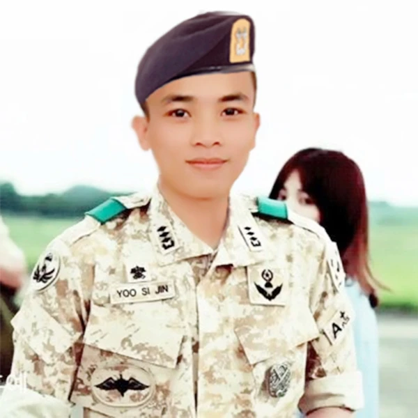 Cư dân mạng rầm rộ hóa thân đại úy Yoo trong Hậu duệ mặt trời ảnh 6