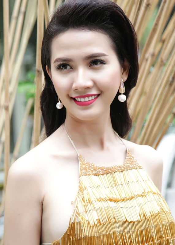 Phan Thị Mơ quyến rũ và nổi bật thu hút hàng trăm ánh nhìn.