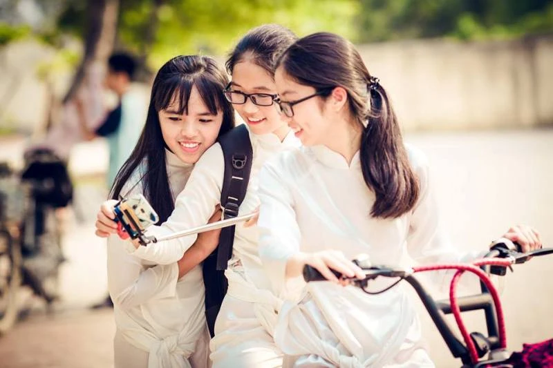 Nữ sinh lớp 12A K52 trường THPT Thanh Chương 1 