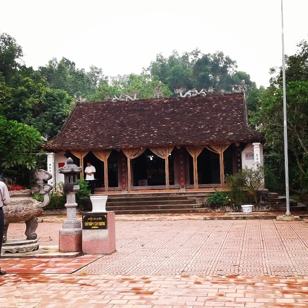 Về Nghệ An thăm đền Quả Sơn gần 1.000 năm tuổi ảnh 2