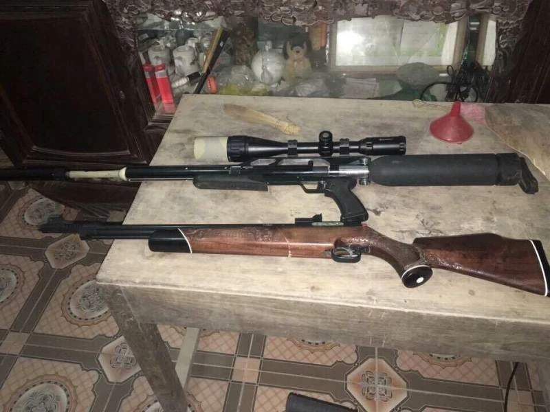 Người dân vùng tái định cư Nghệ An tự nguyện giao nộp hơn 50 súng kíp ảnh 1