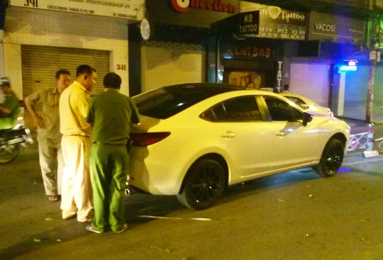 Cơ quan chức năng ghi nhận tại hiện trường (Ảnh: NLĐ)