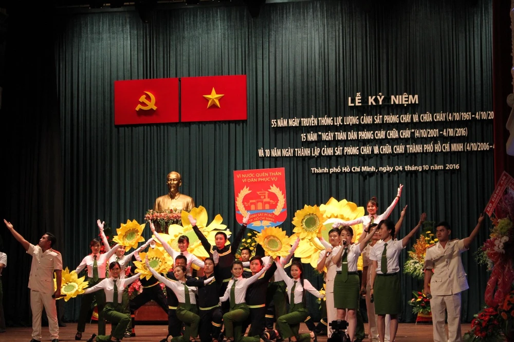Cảnh sát PCCC TP.HCM nhận huân chương Bảo vệ Tổ quốc ảnh 6