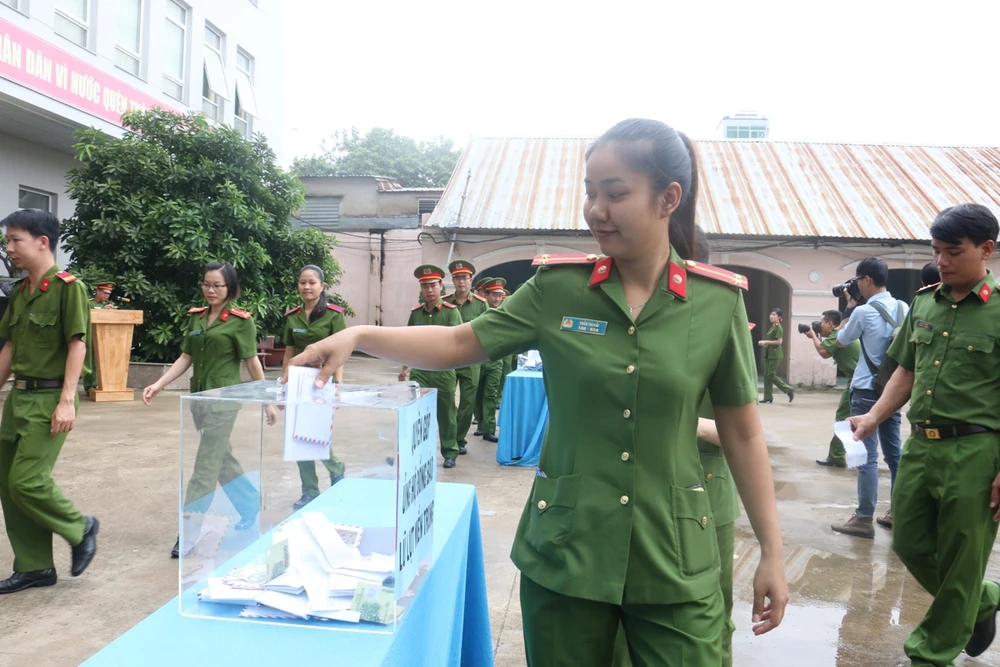 Cảnh sát PCCC ủng hộ gần 40 triệu gửi bà con miền Trung ảnh 2