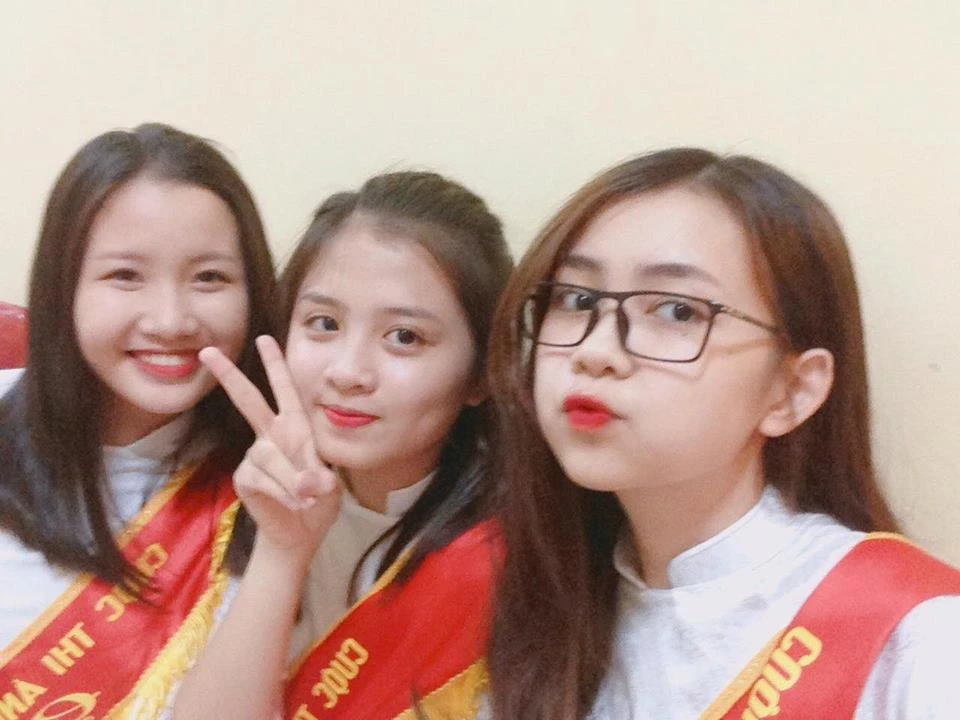 Quỳnh Chi cũng những người bạn chiến thắng trong Miss VOS 2016