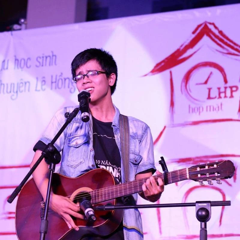 Thầy giáo dạy tiếng Anh bằng nhạc chế và thơ ảnh 3