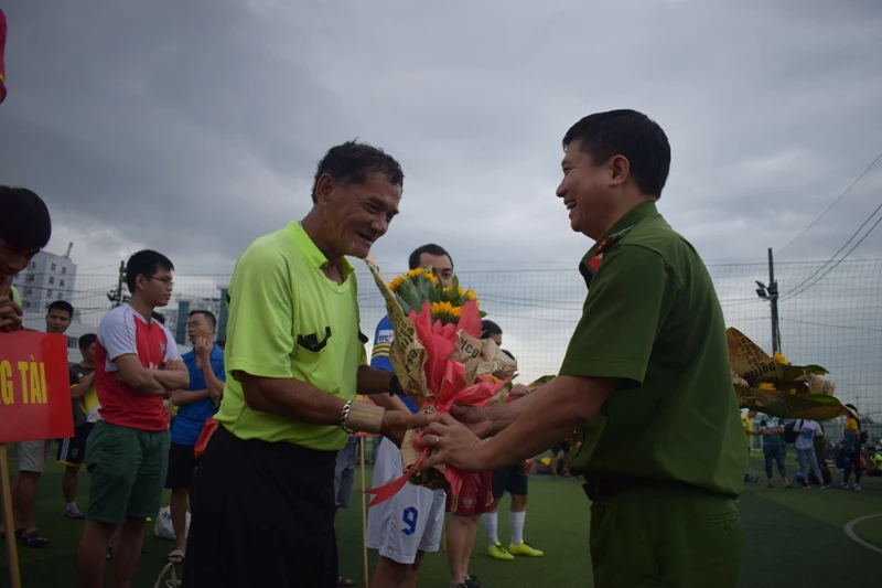 tranh tài bóng đá