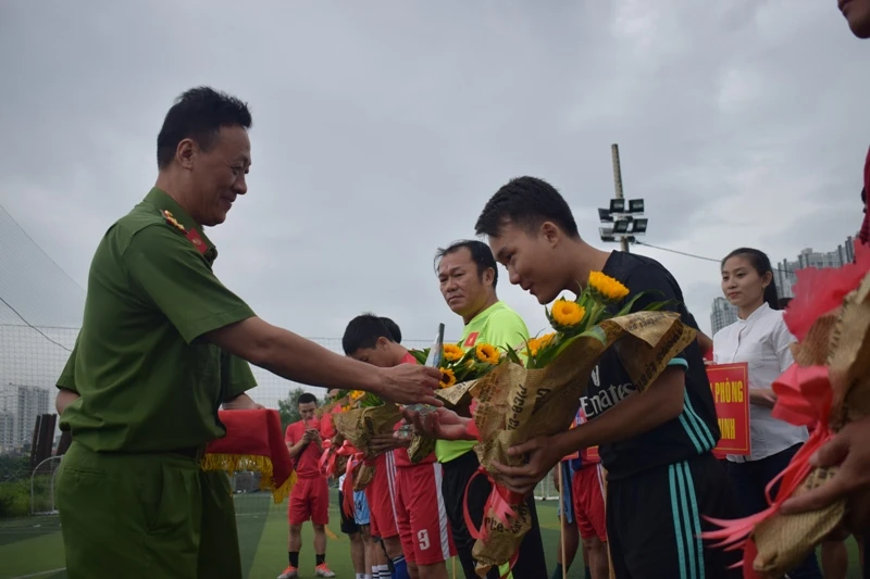tranh tài bóng đá