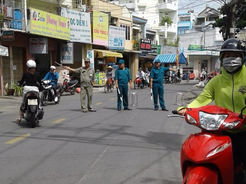 Đau đớn xé lòng ở đám tang bé 6 tuổi bị BVDP sát hại ảnh 4
