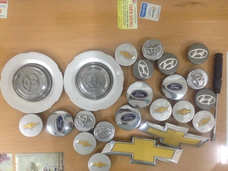 'Vặt' mâm ô tô, né chủ xe ai dè đụng… hình sự ảnh 1