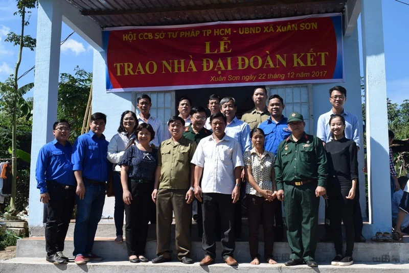 'Tết này nhà mình không bị dột nữa rồi!' ảnh 3 'Tết này nhà mình không bị dột nữa rồi!' ảnh 3