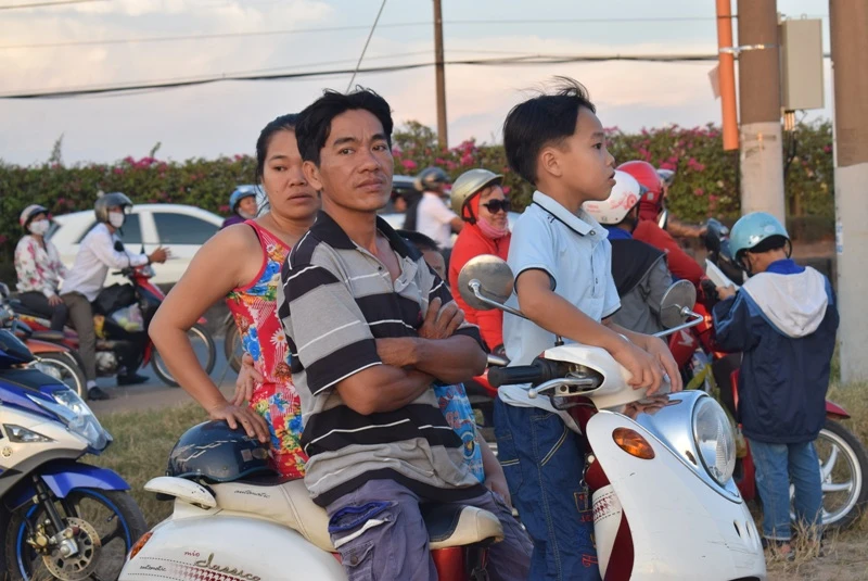 Mê mẩn cánh đồng diều Hóc Môn