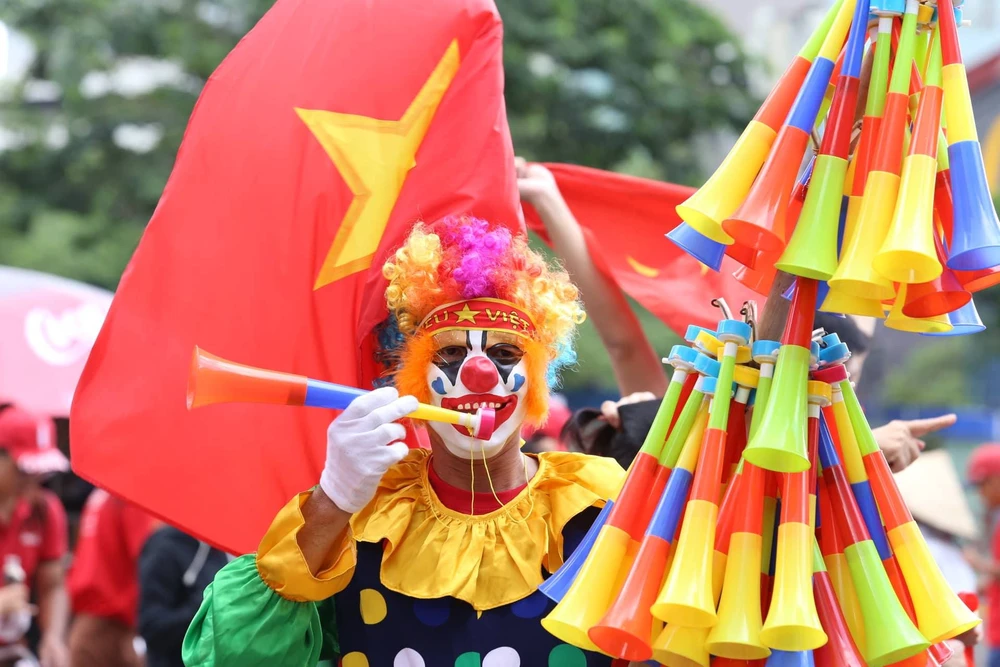 Cổ động viên cả nước tiếp lửa cho Olympic Việt Nam ảnh 5