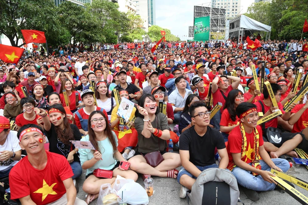 Cổ động viên cả nước tiếp lửa cho Olympic Việt Nam ảnh 8