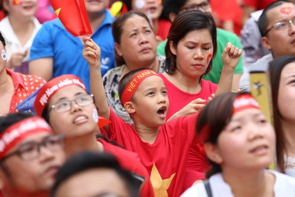 Cổ động viên cả nước tiếp lửa cho Olympic Việt Nam ảnh 9