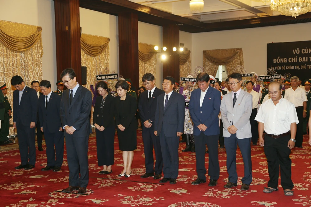 Nhiều đoàn ngoại giao đến viếng Chủ tịch nước tại TP.HCM ảnh 9