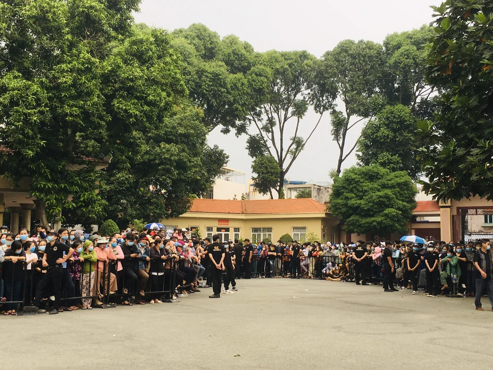 Trấn Thành lặng người tới viếng cố nghệ sĩ Chí Tài ảnh 2