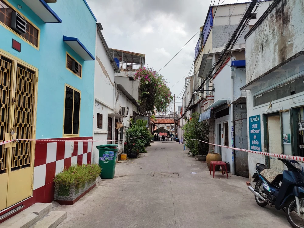 Chị thợ may: ‘Tôi không ngờ được tiêm vaccine nhanh như vậy!’ ảnh 3 Chị thợ may: ‘Tôi không ngờ được tiêm vaccine nhanh như vậy!’ ảnh 3