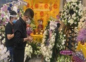 Nghệ sĩ lặng người tới viếng Phi Nhung tại nhà riêng ở TP.HCM