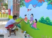 Thầy giáo biến bức tường cũ khu cách ly thành bích họa