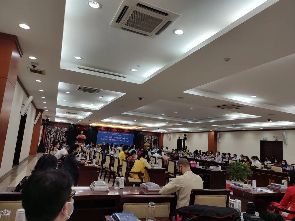 TP.HCM tri ân văn nghệ sĩ: ‘Văn nghệ sĩ bất chấp hiểm nguy xông vào tâm dịch’ ảnh 8