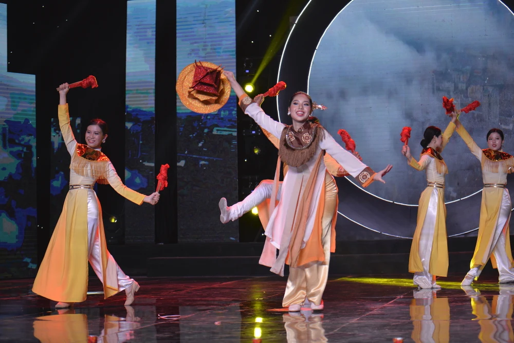 Tân hoa hậu 16 tuổi nói gì trước tin đồn mua giải? ảnh 9