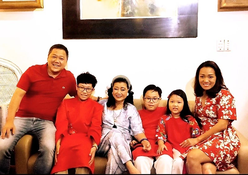 Người phụ nữ khóc nghẹn ngày được gặp NSND Kim Cương ảnh 8