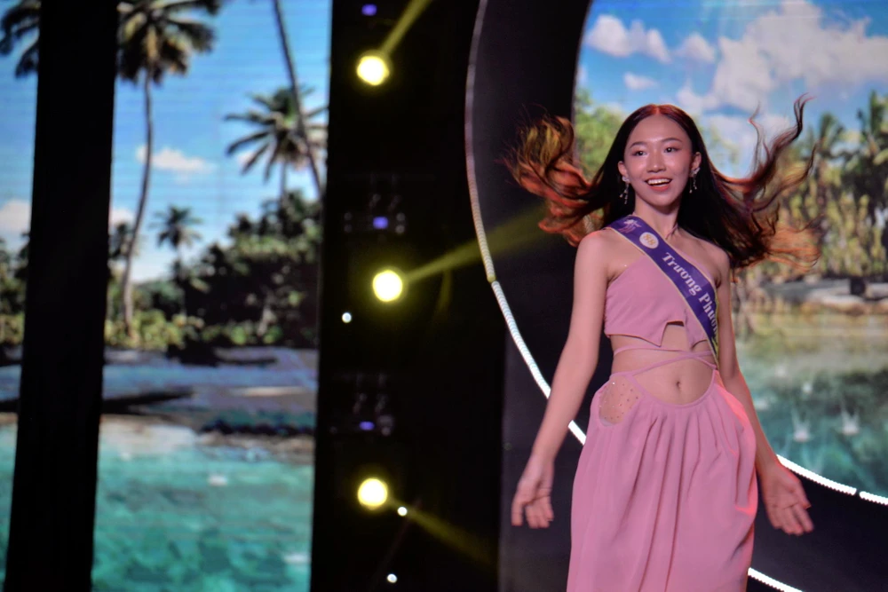 Trương Phương Nga tự tin trong trang phục áo tắm. Ảnh: NGUYỄN TRÀ