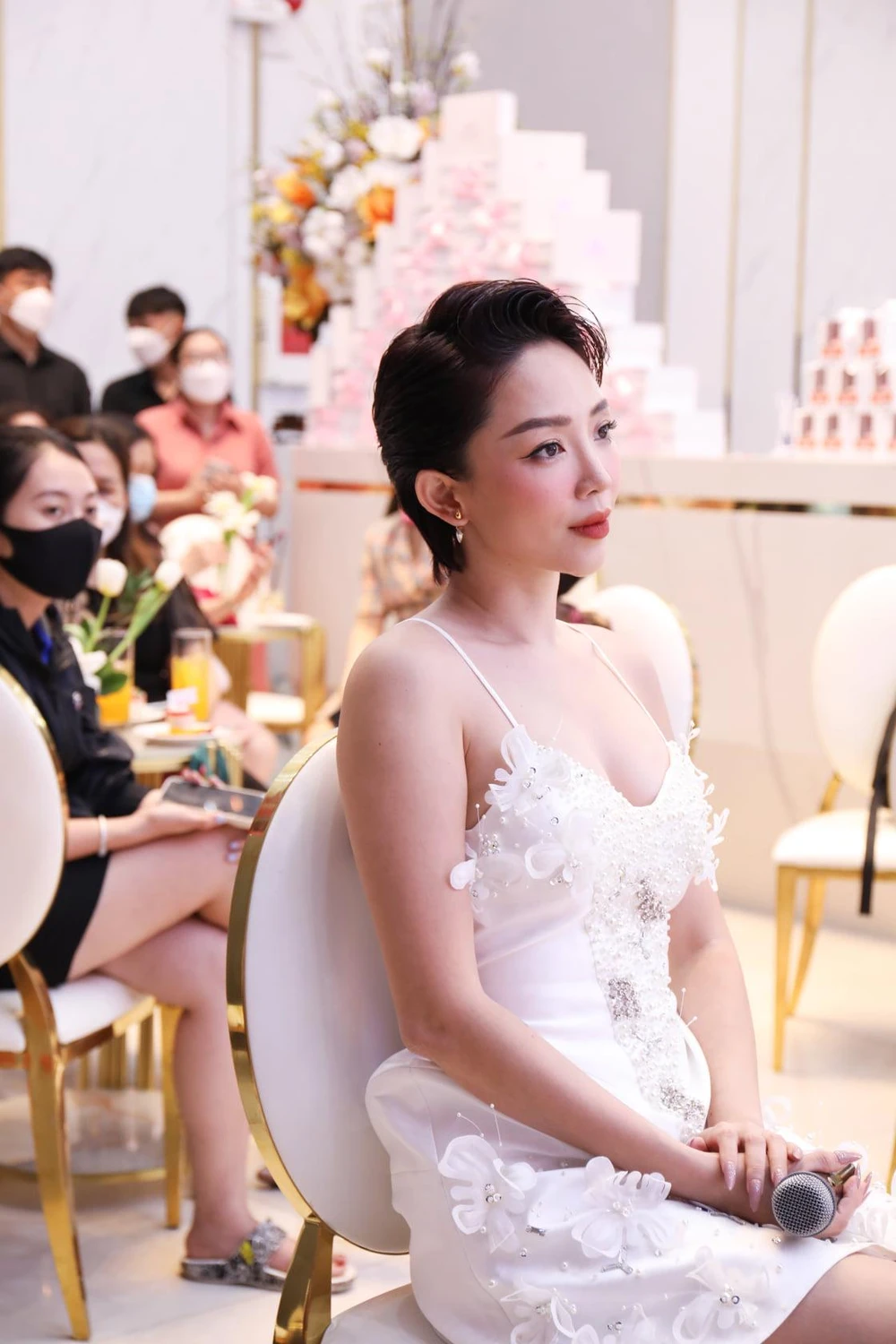 Tóc Tiên khẳng định cô làm đẹp để giữ mình, giúp bản thân tự tin hơn chứ không phải để giữ chồng.