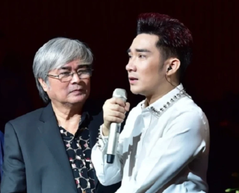 Nhạc sĩ Vũ Cẩm luôn dõi theo con đường nghệ thuật của con trai- ca sỹ Quang Hà. Ảnh sưu tầm