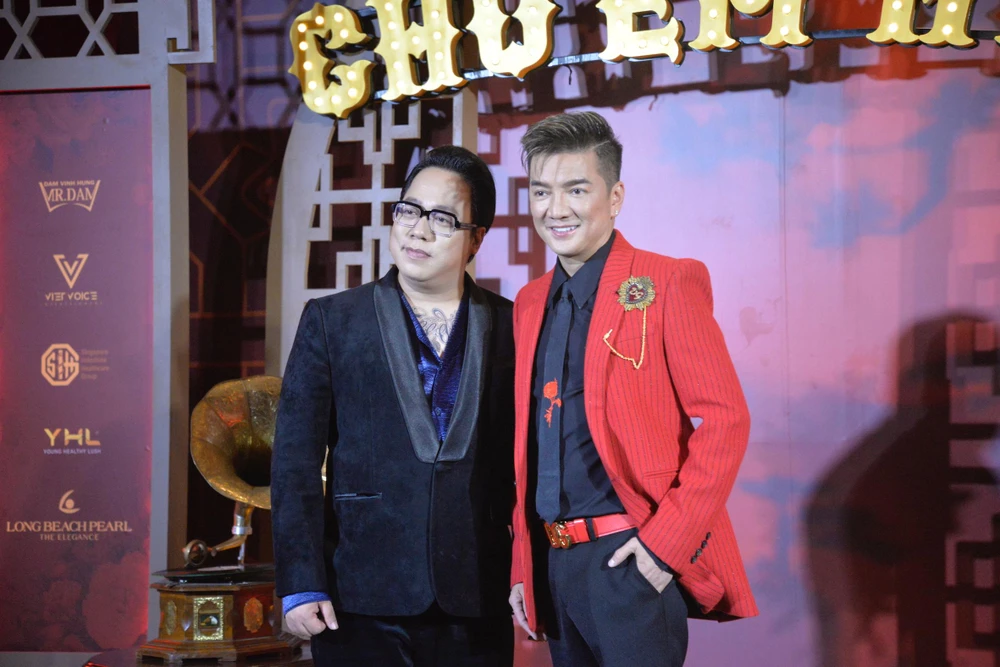 MC Tùng LEO dẫn dắt tại chương trình của Đàm Vĩnh Hưng. Ảnh: NGUYỄN TRÀ