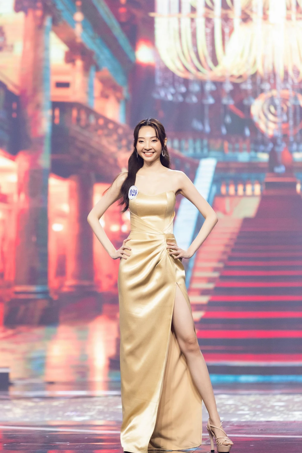 Từ những cô gái rụt rè, bỡ ngỡ ban đầu, họ đã thực sự “lột xác" ấn tượng khi ghi điểm bởi sự tin trên sân khấu trong đêm bán kết.