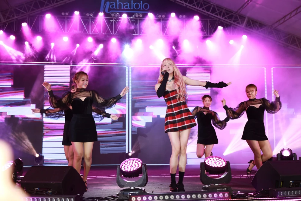 Thiều Bảo Trâm xinh đẹp rạng rỡ xuất hiện ở Nhà Văn hoá Thanh Niên giao lưu cùng các bạn khán giả. Ảnh: THANH TÙNG