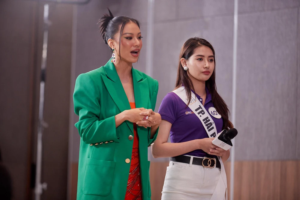 Dù bị trừ 10 phút nhưng đội của HLV Kim Duyên đã khiến dàn ban giám khảo phải “nổi da gà” với phần thể hiện xuất sắc và giành chiến thắng trong thử thách đồng diễn. Ảnh: BTC