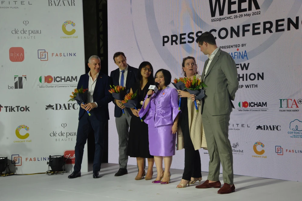 Bà Trang Lê chia sẻ cùng Tổng lãnh sự Italia tại TP.HCM và các đối tác