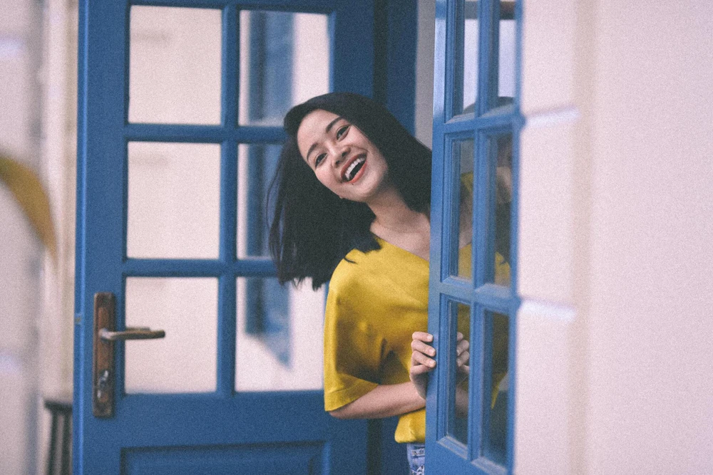 Nhan sắc đời thường của nữ MC xinh đẹp Phí Linh