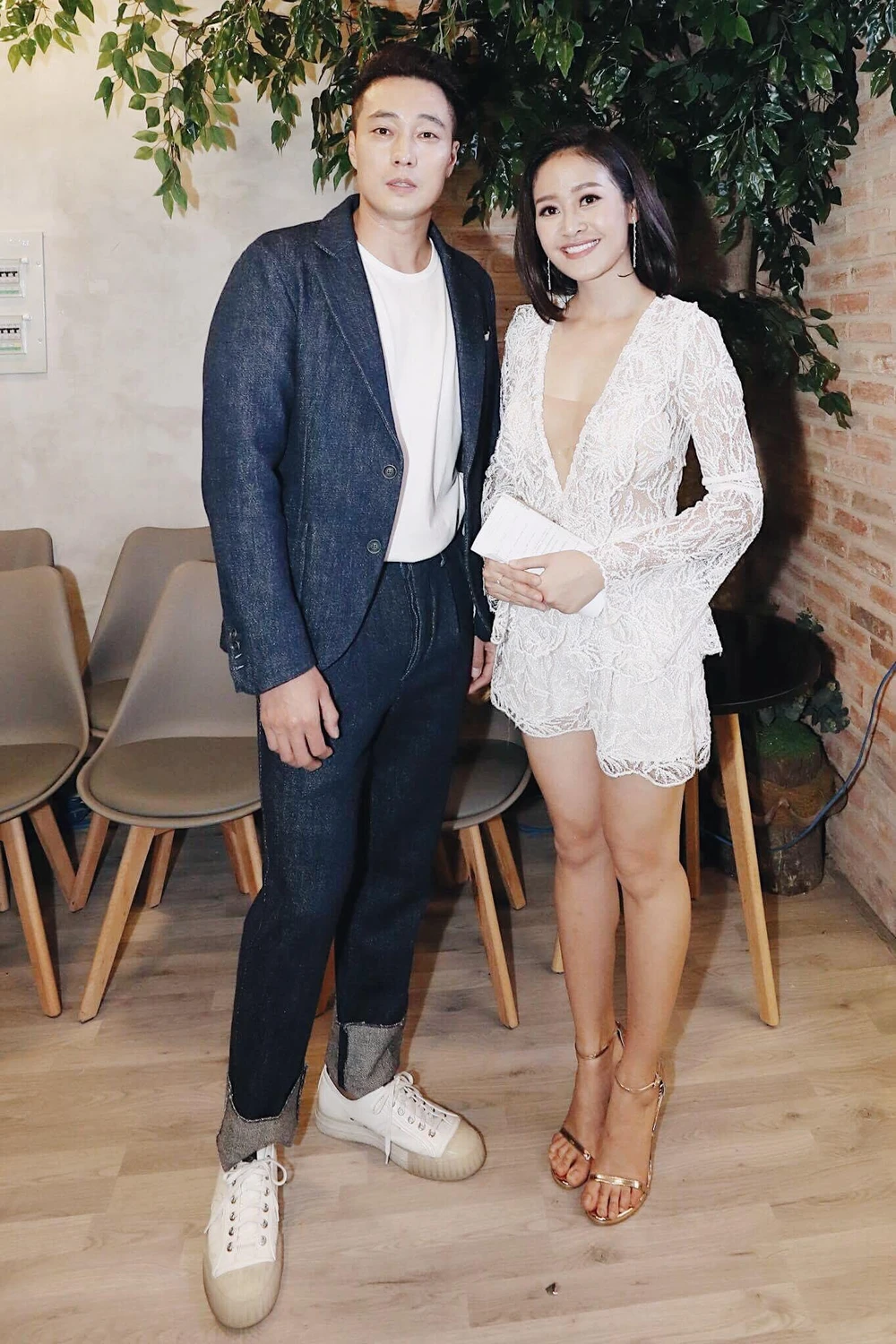 MC Phí Linh cùng tài tử So Ji Sub phim Giày thuỷ tinh