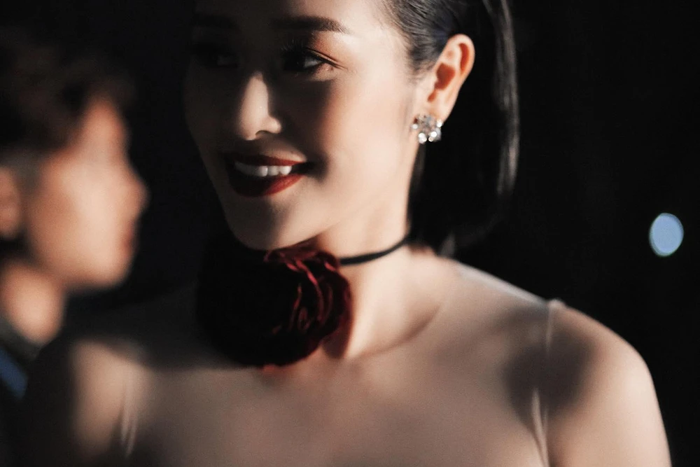 Nhan sắc thần thái xinh đẹp của MC Phí Linh