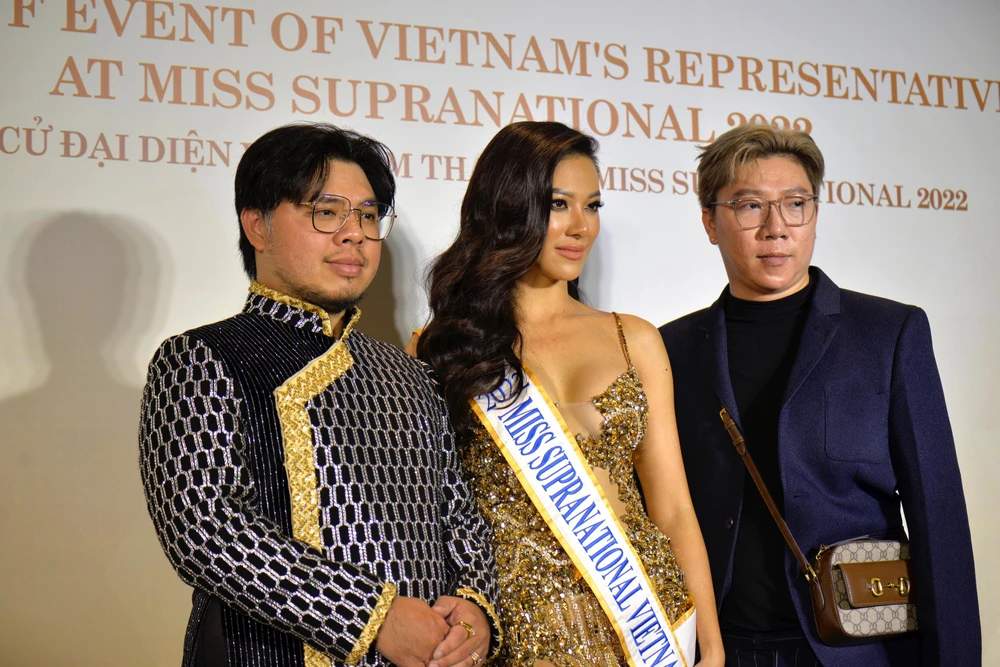 NTK Lê Long Dũng là nhà thiết kế trang phục dân tộc cho Kim Duyên tại Hoa hậu siêu quốc gia 2022. Ảnh: NGUYỄN TRÀ