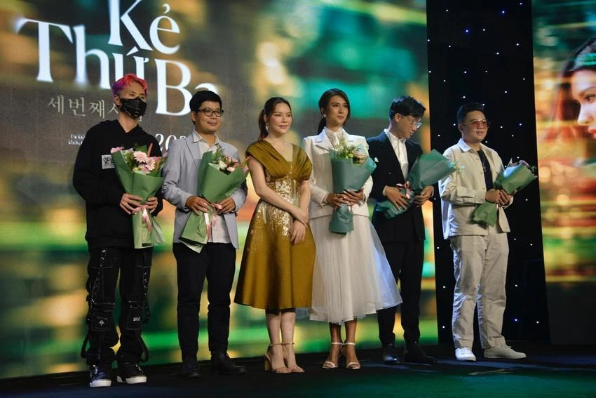 Lý Nhã Kỳ cùng ê-kíp đoàn phim “Kẻ thứ ba” chính thức ra mắt chiều 25-4. Ảnh: NGUYỄN TRÀ