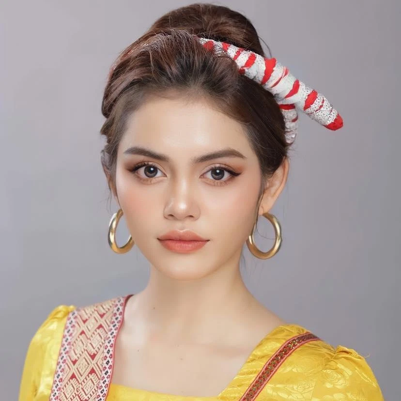 Huyền Trân nhận vé bạc trở lại Hoa hậu Hoàn vũ Việt Nam. Ảnh: FBNV