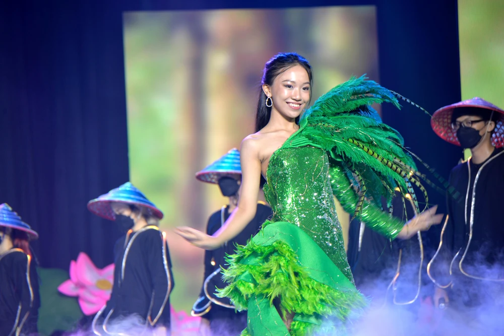 Hoa hậu Trương Phương Nga