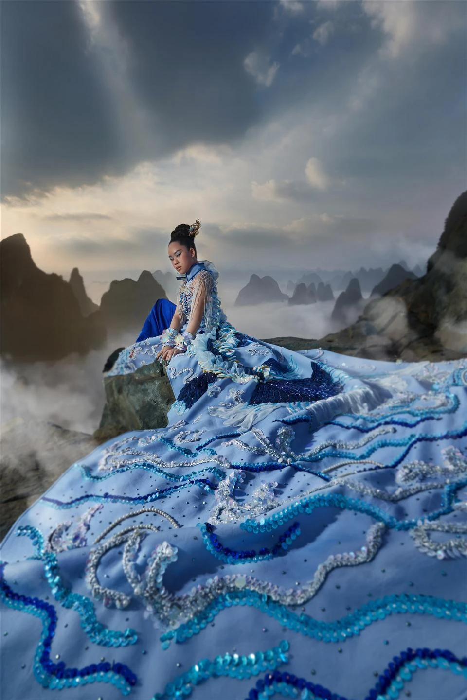 Hoa hậu Vũ Huyền Diệu (Bella Vũ) trong trang phục của NTK Phương Hồ.