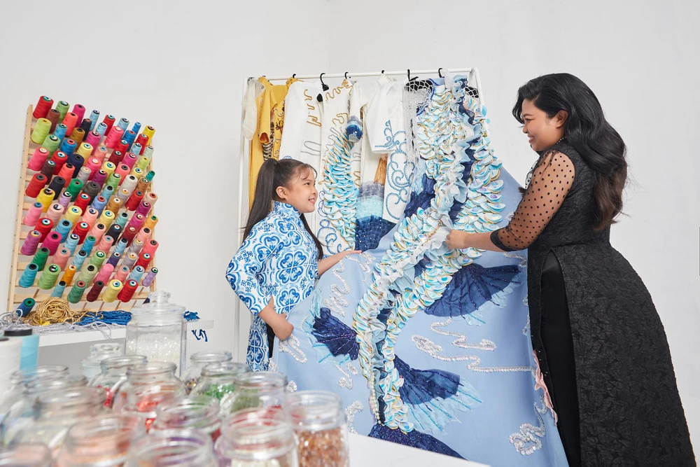 Con gái nhỏ Tín Tâm là nguồn động lực đưa NTK Phương Hồ đến với thời trang và là nguồn động lực giúp chị vượt qua những giới hạn của bản thân.