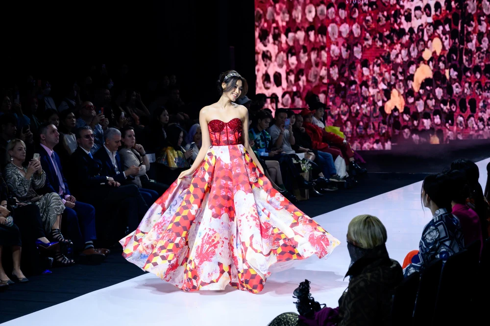 Hoa hậu Việt Nam Đỗ Thị Hà thướt tha Hoa hậu Việt Nam Đỗ Thị Hà thướt tha