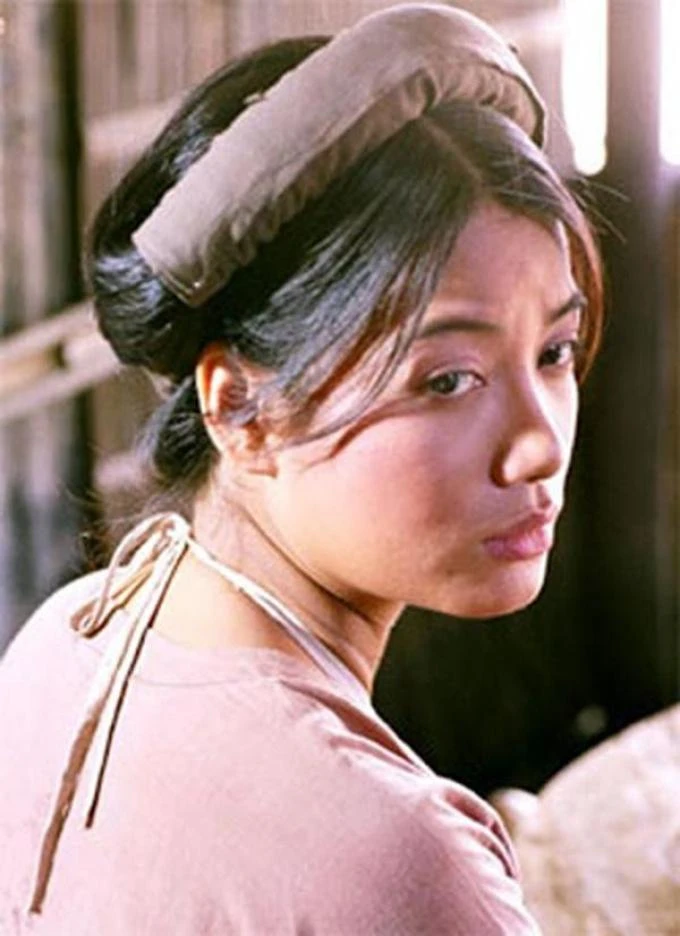 Trương Ngọc Ánh trong phim Áo lụa Hà Đông. Trương Ngọc Ánh trong phim Áo lụa Hà Đông.