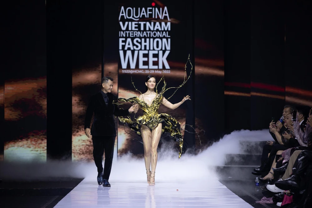 Siêu mẫu Anh Thư và NTK Hoàng Minh Hà